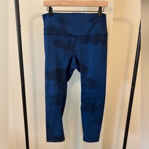 ALO Yoga Airbrush Camo Active Athletic Leggings - L